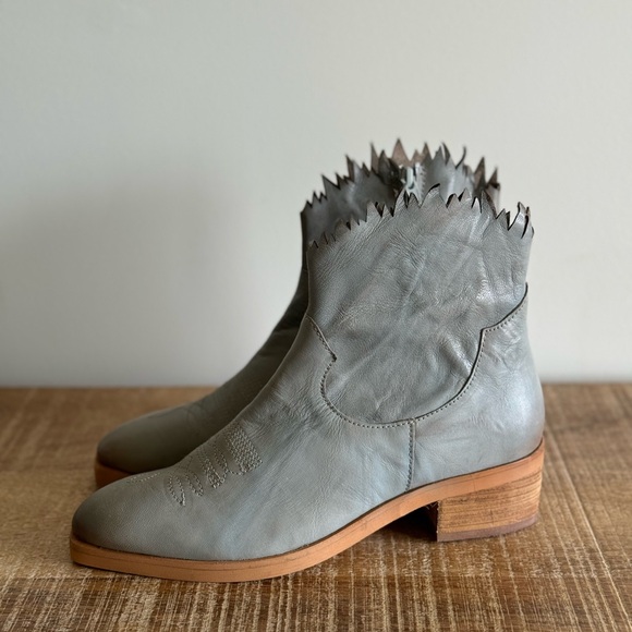 Roan Leather Boots - Picture 4 of 9